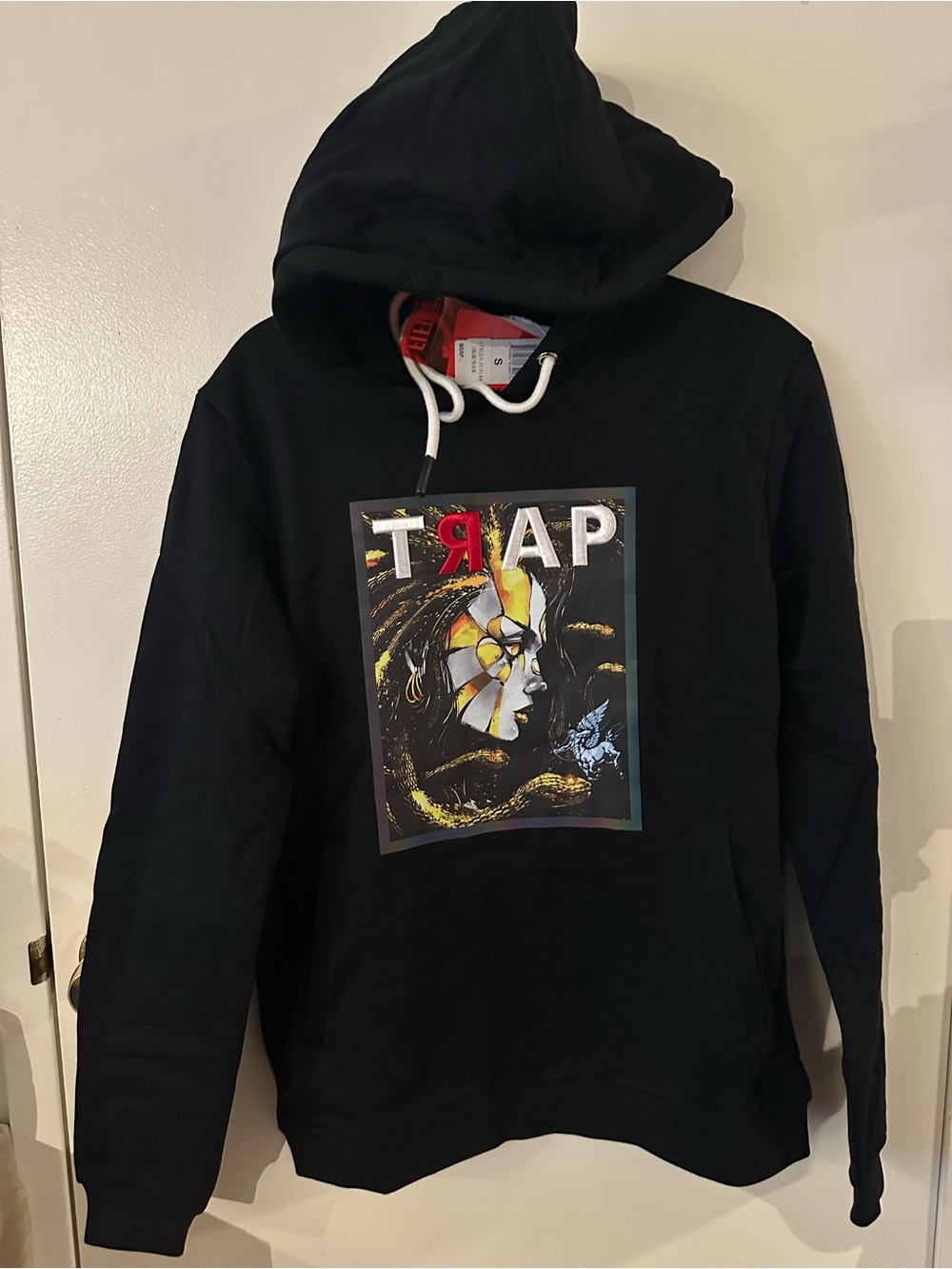 Filfth Loop  Black Thick Pullover Hoodie with Multicolor Graphic and Pockets